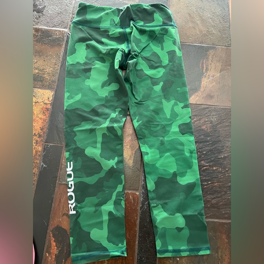 Rogue Green Camouflage low-cut workout leggings